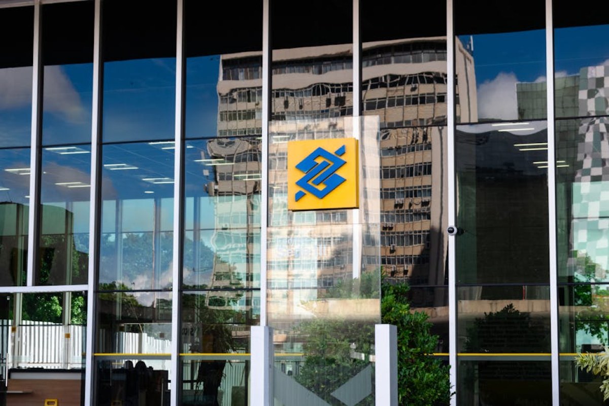 bank logo change
