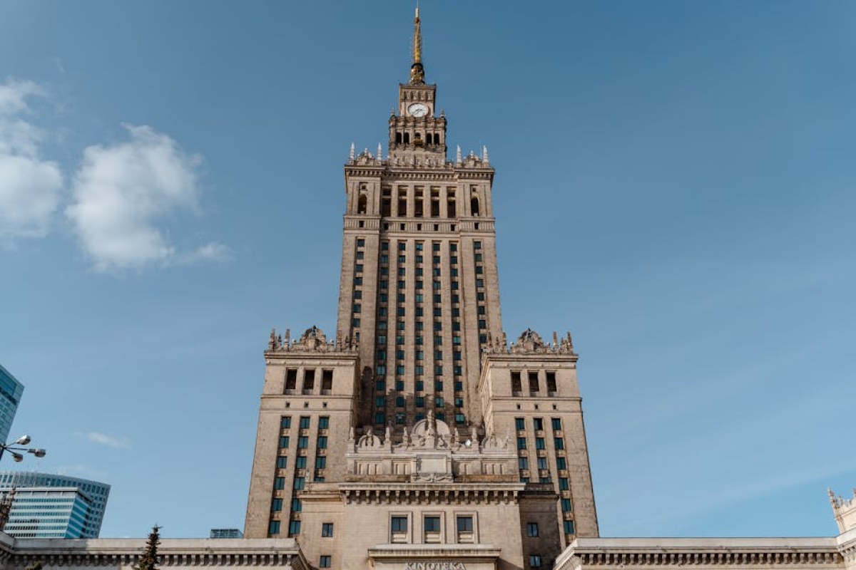Spadek liczby ludności w Polsce o 155 tys. osób w ciągu roku. Konsekwencje dla systemu emerytalnego i składek ZUS