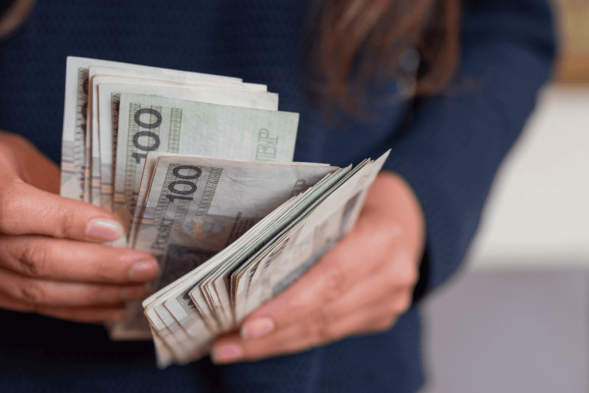 Dodatkowe pieniądze dla kobiet. ZUS dopłaca ponad 1000 zł do emerytury. Sprawdź, czy się kwalifikujesz