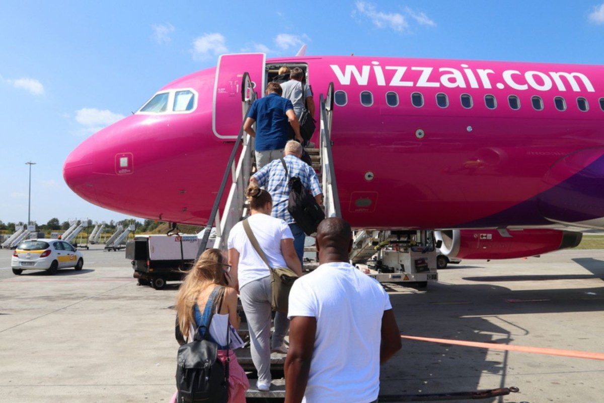 Wizz Air zawiesza połączenia z Polski. Wakacyjne plany pod znakiem zapytania