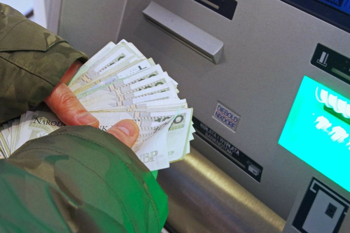 Rewolucja w dostępie do gotówki: Banki wprowadzają opłaty za wypłaty z bankomatów