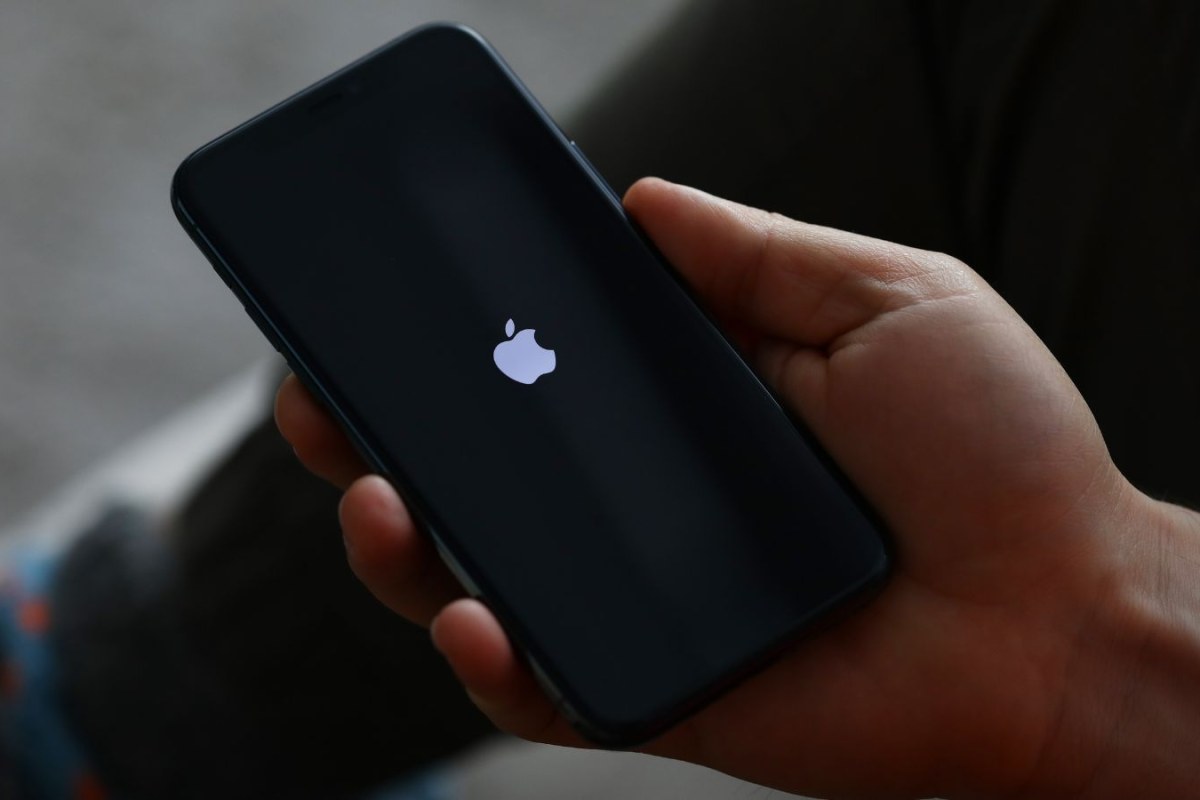 Pilny komunikat Apple dotyczy także branży transportowej. Smartfony w ciężarówkach i biurach wymagają aktualizacji