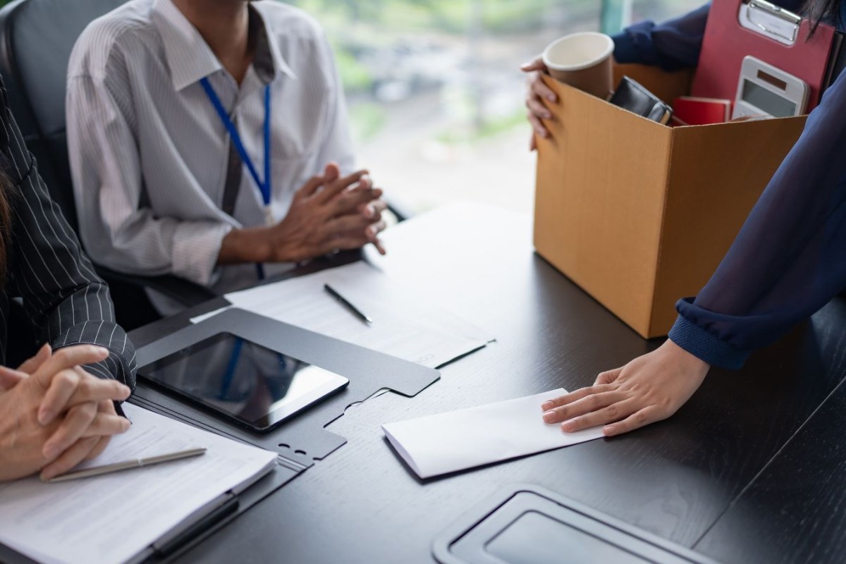 Czy pracodawca w transporcie może zwolnić kierowcę na urlopie? Analiza przepisów