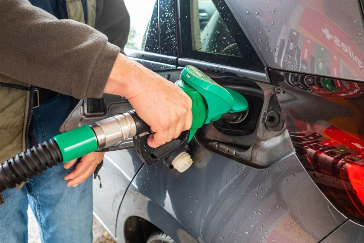 Wielkanocne ceny paliw a transport: rządowe limity kontra graniczne łowy