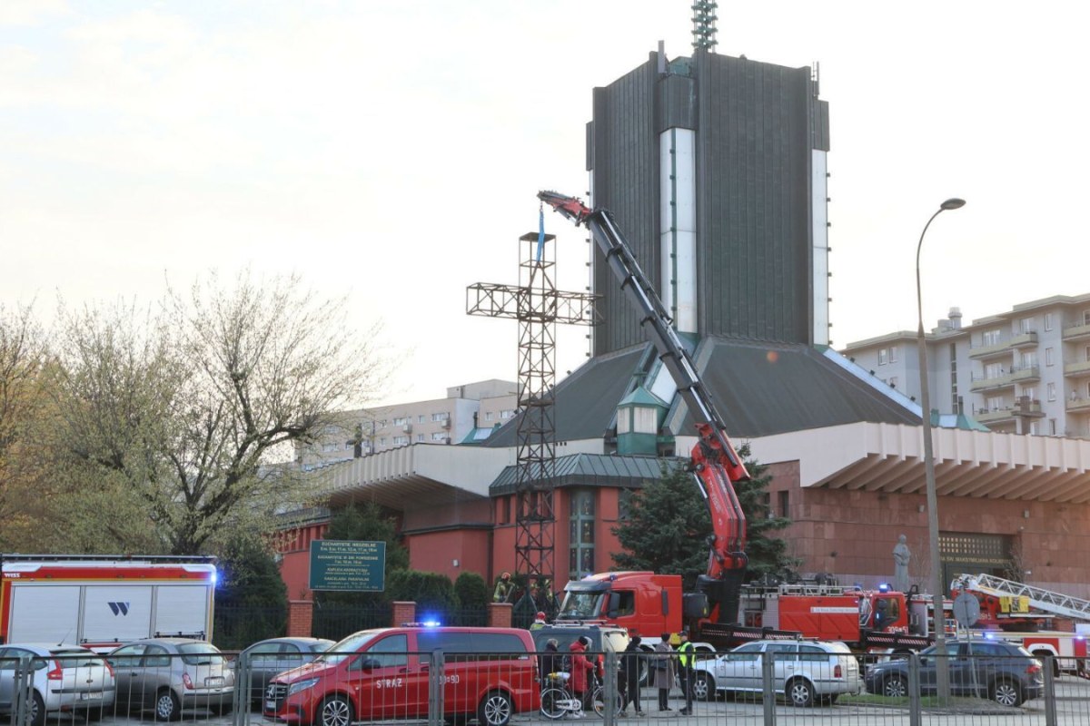 Pożar symbolu w Warszawie a bezpieczeństwo transportu materiałów niebezpiecznych