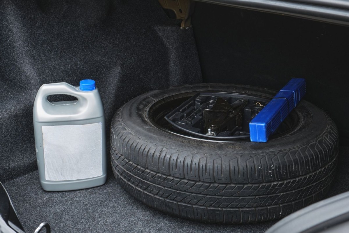 Obowiązkowe wyposażenie samochodu w 2026 roku: kluczowe zmiany dla kierowców zawodowych