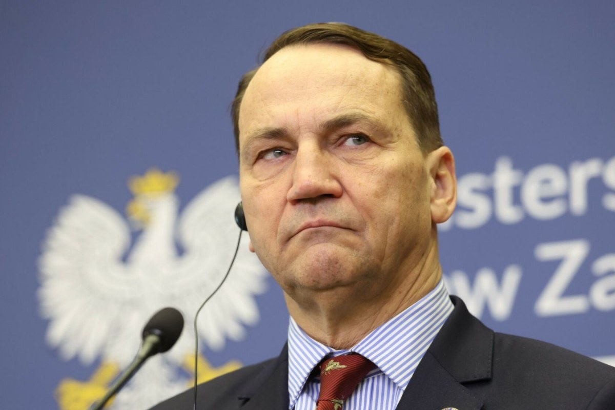 Sondaż o Sikorskim: Polacy podzieleni, a co z transportem?