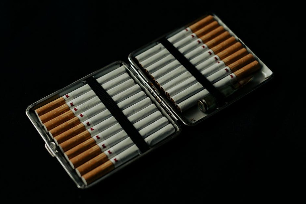 cigarette pack money